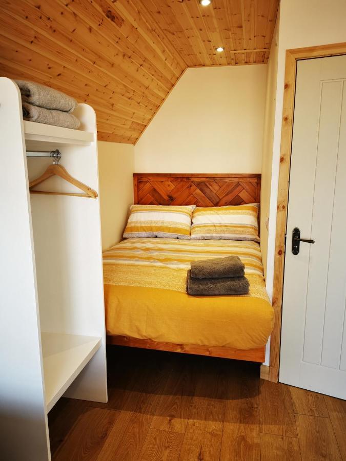 Отель Gowanview Glamping Банф Экстерьер фото